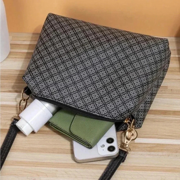 ⚠️Clearance Small Black Patterned Shoulder / Crossbody Bag - Picture 2 of 4